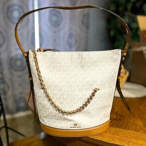 Michael Kors Signature MK Reese bag